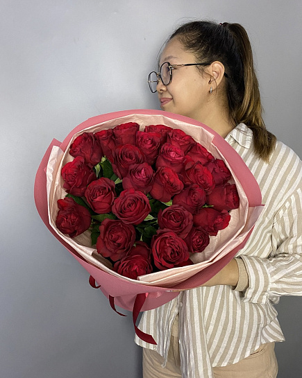 25 красных роз 40-50см в круглой форме с доставкой по Астане
