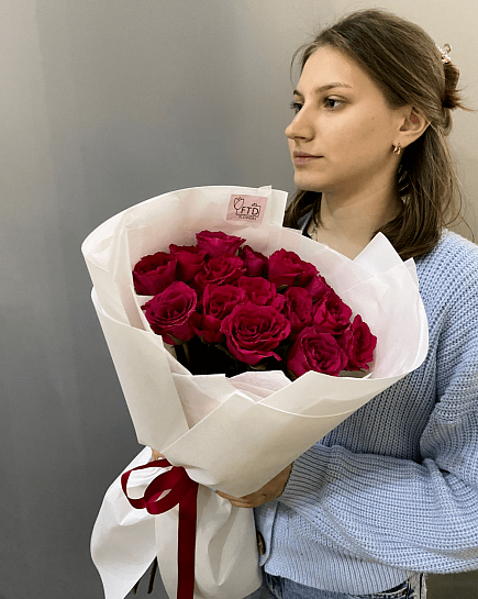 Bouquet of 15 crimson roses 40-50cm flowers delivered to Astana