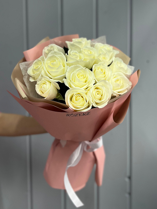 Bouquet of 15 white roses
