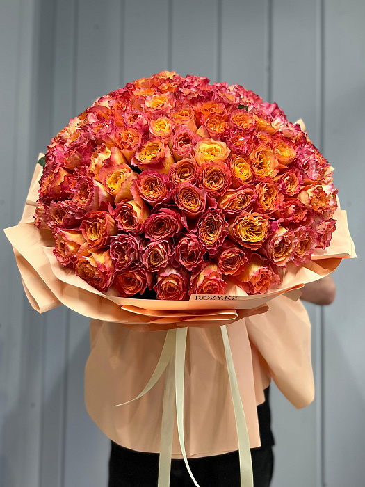 Bouquet of 101 peony fire roses