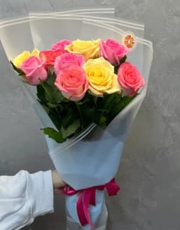 Букет из 11 микс роз с доставкой