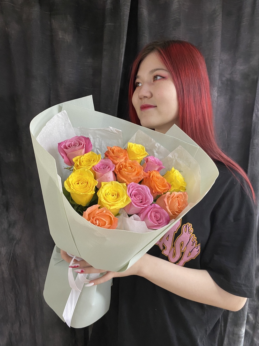 Bouquet of 15 roses mix 40-50cm flowers delivered to Astana