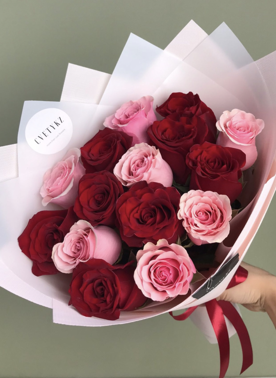 Bouquet of Mix rose flowers delivered to Kostanay.