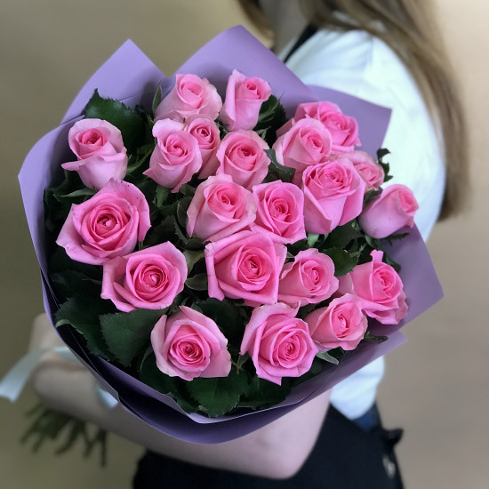 25 розовых роз 