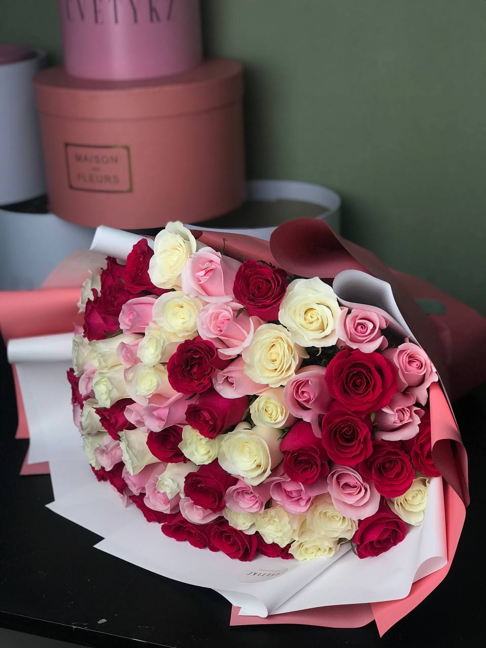 Mono-bouquet of roses Assorted 51 pcs