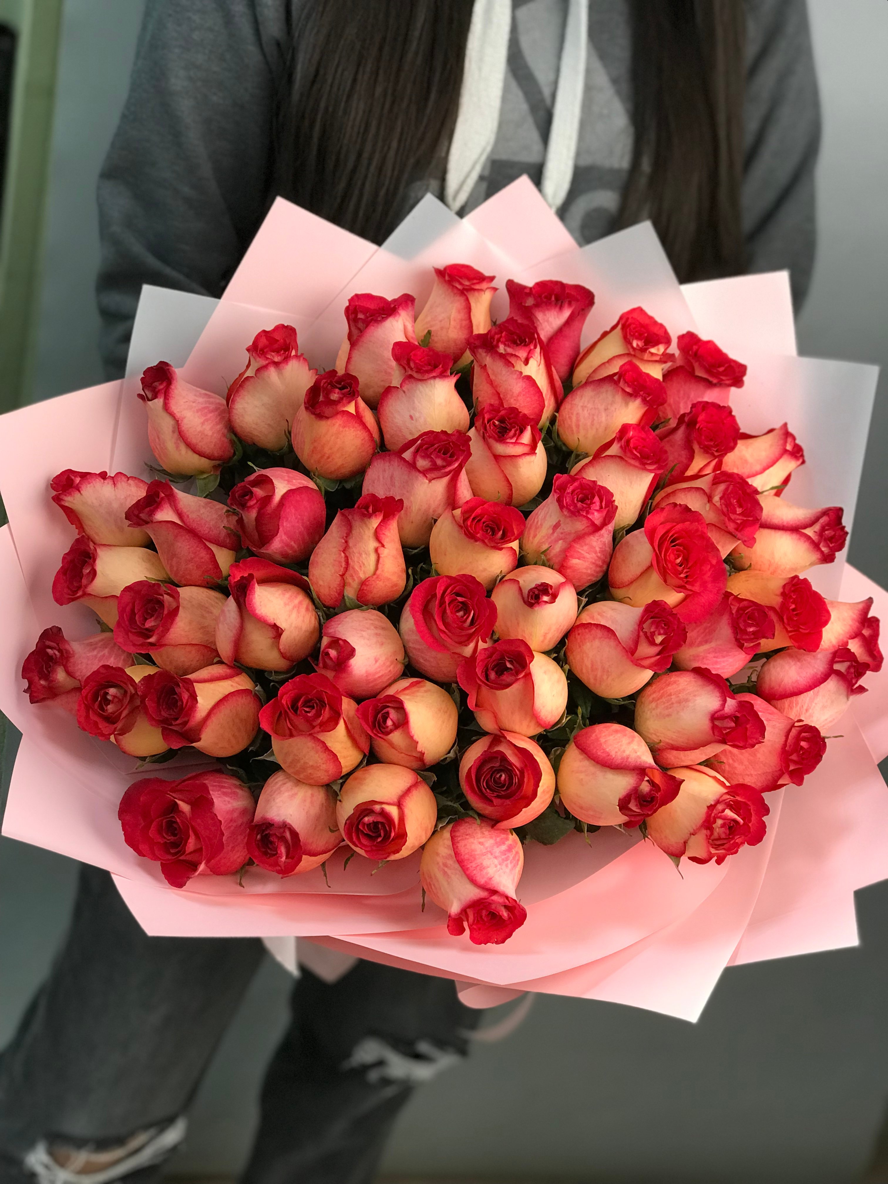 101 роЗ МИКС  (оттенок на вкус флориста) с доставкой по Астане