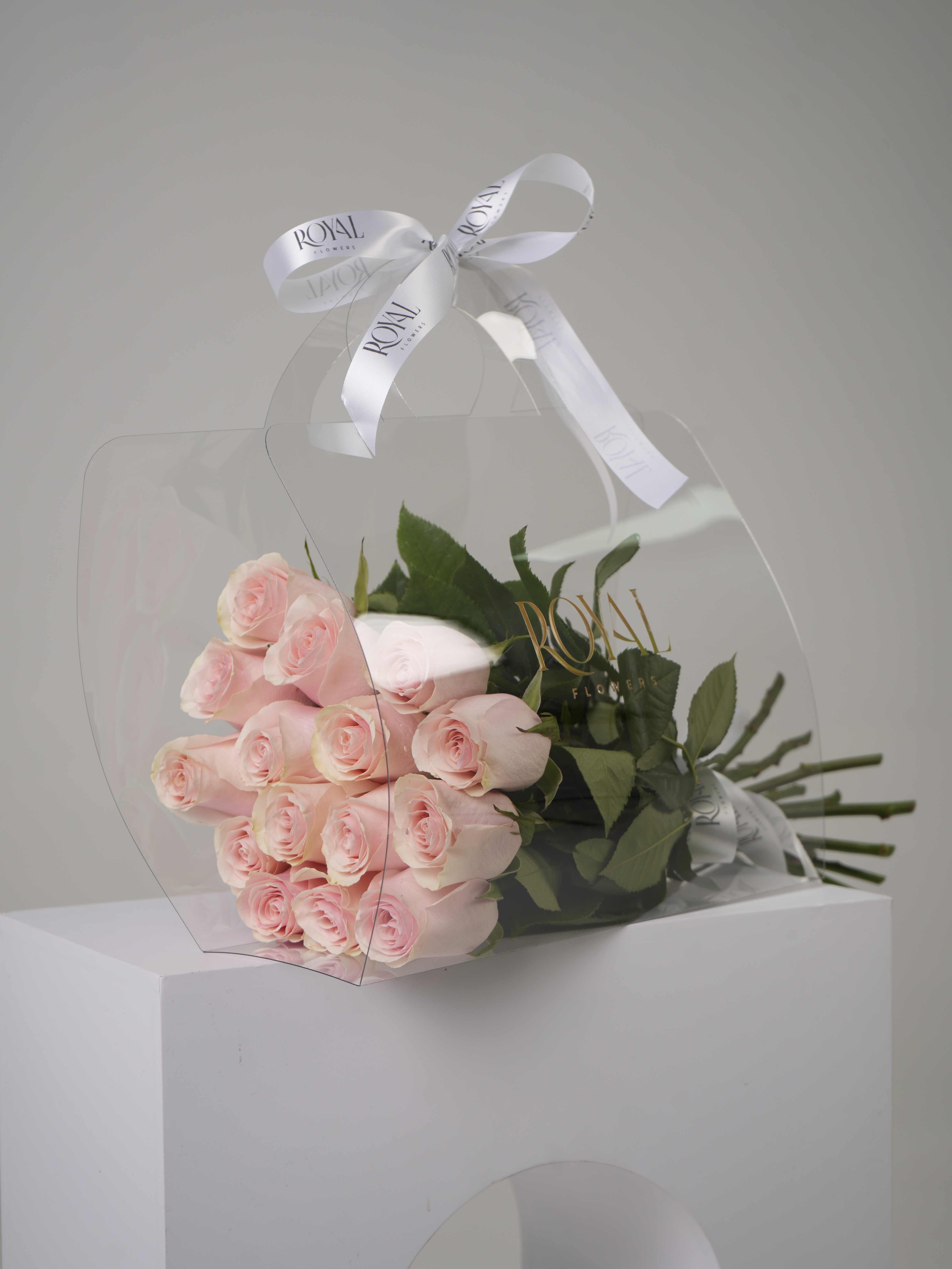 15 роз в сумке  с доставкой по Алматы