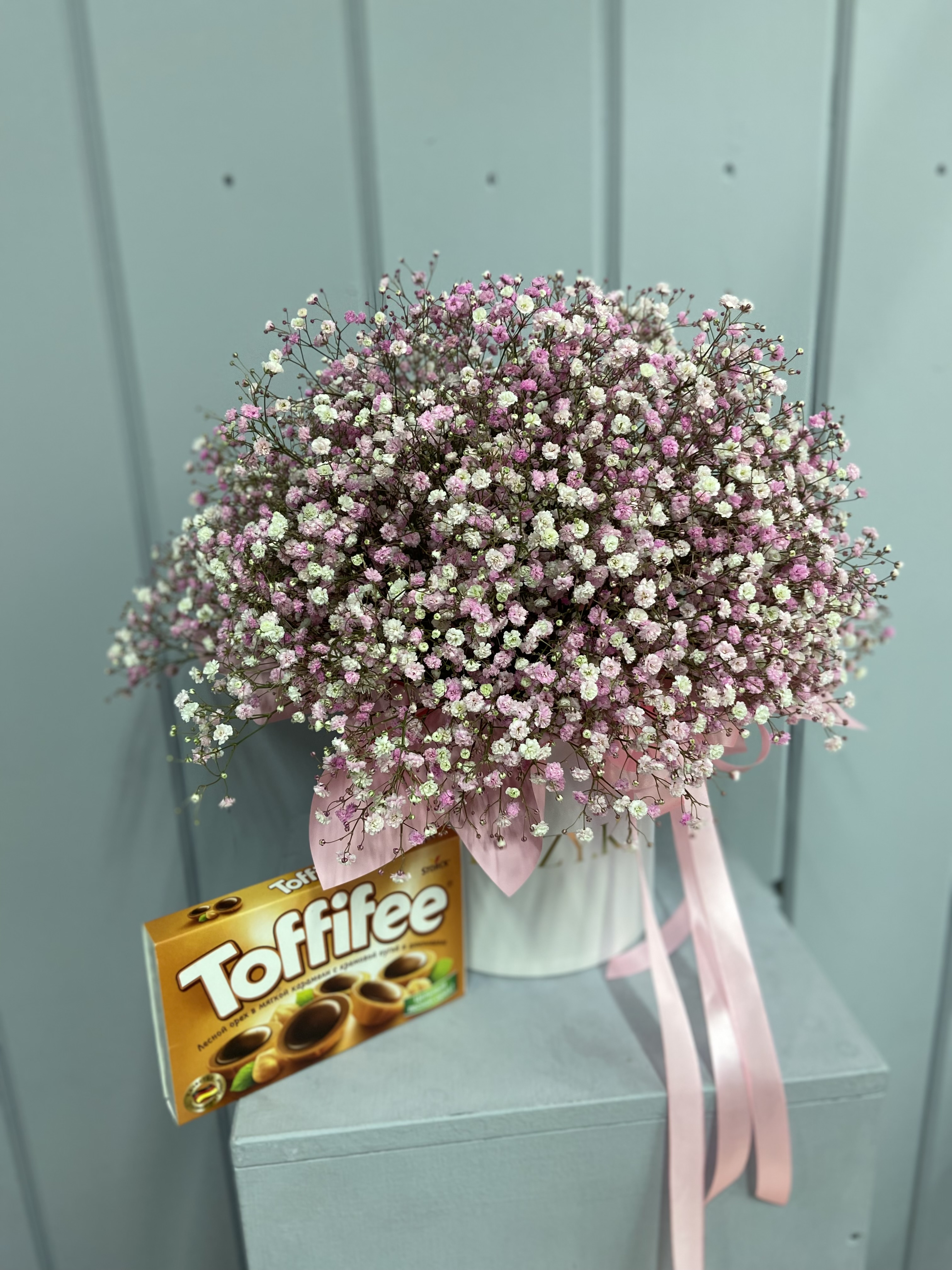 Bouquet of Box size M made of pink gypsophila and toffee flowers delivered to Astana