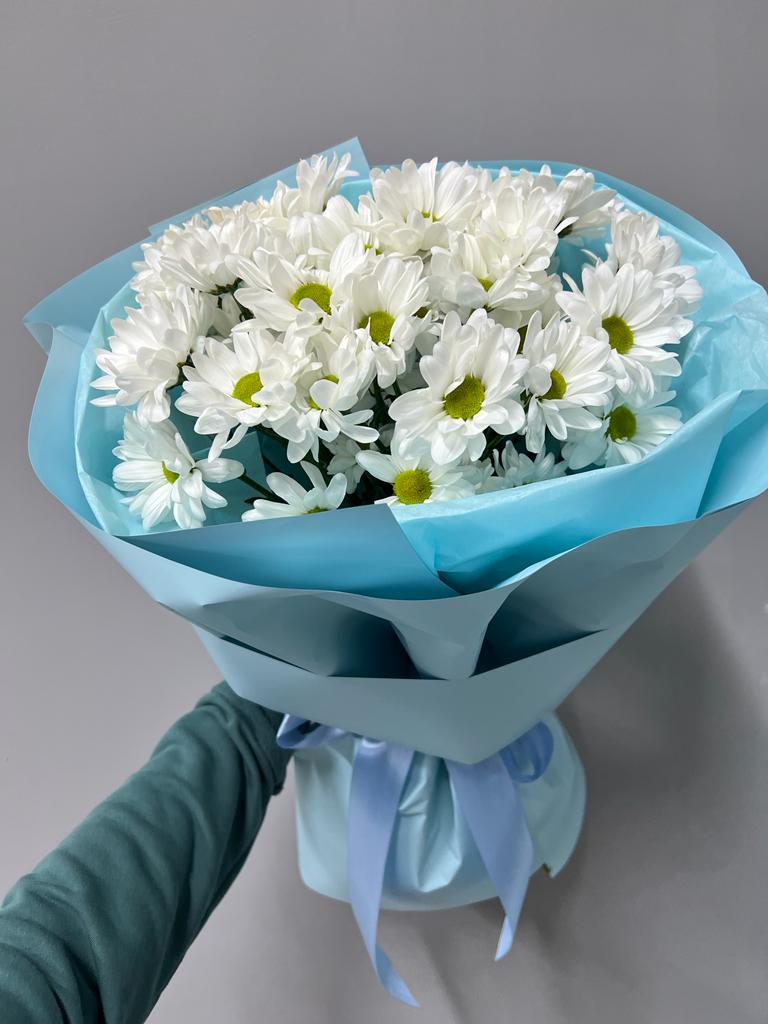 Bouquet of 5 chrysanthemums flowers delivered to Aktau