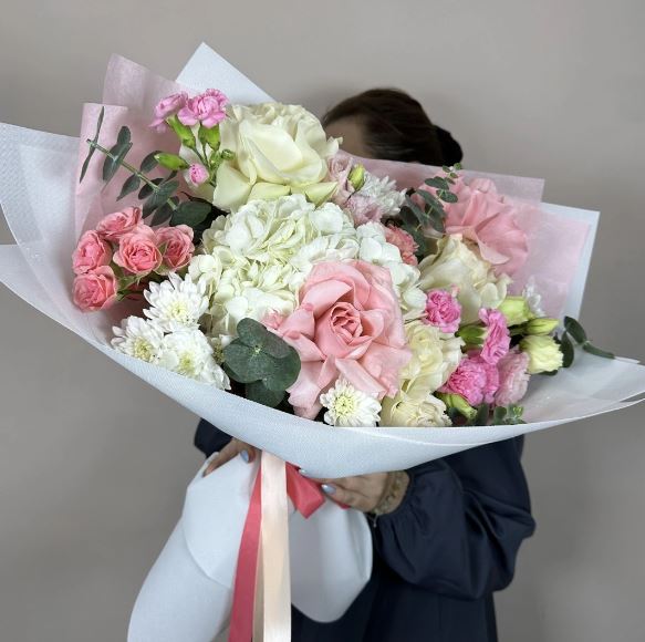 Catherine's bouquet of roses, hydrangeas and carnations