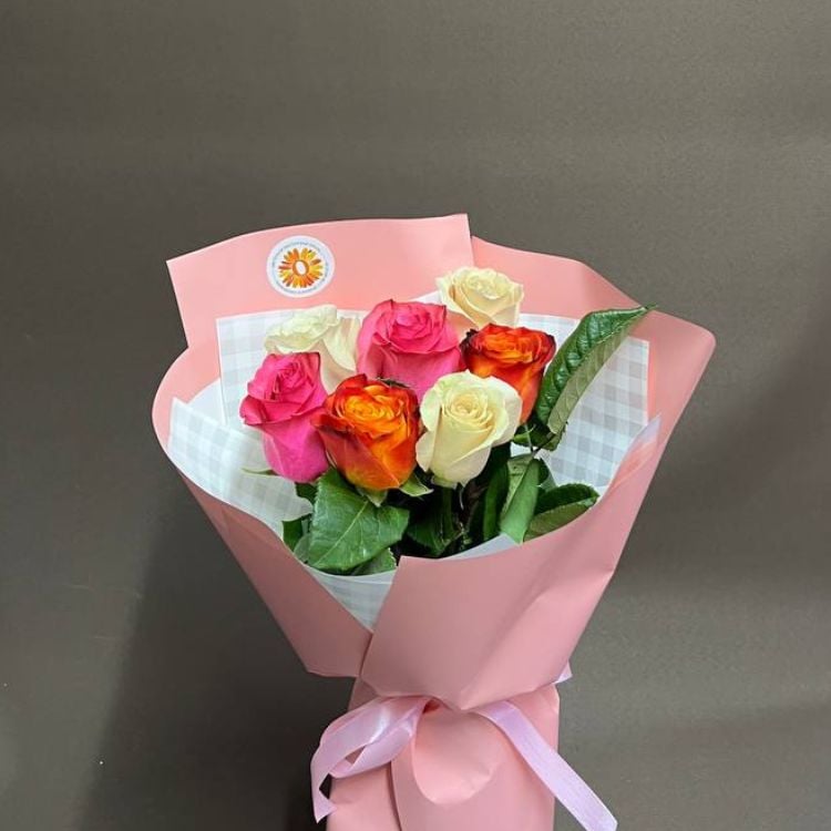 Букет из 7 Голландских микс роз - купить в Астане с доставкой