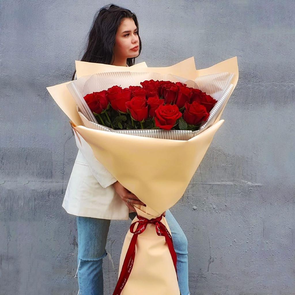 Bouquet of 25 tall red roses 80 cm flowers delivered to Almaty