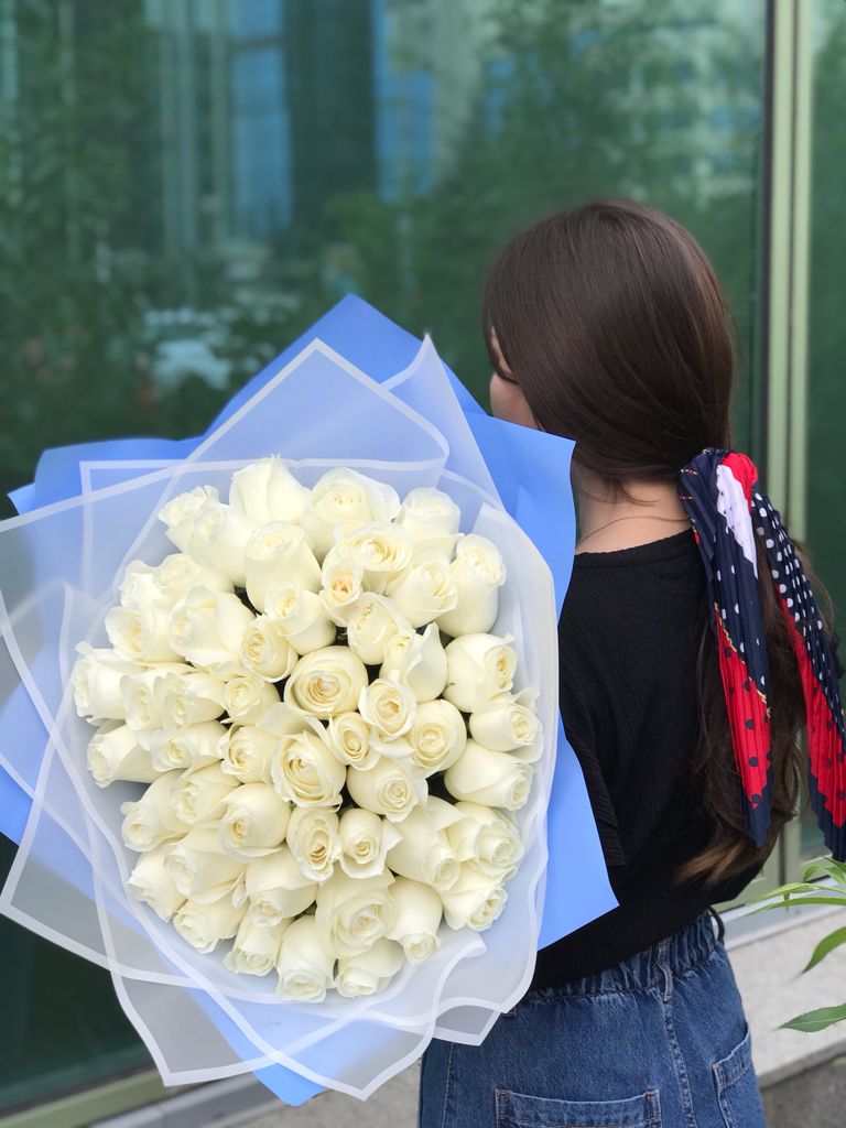 51 белых роз  с доставкой по Уральске