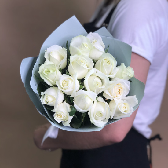 Белые розы 80 см