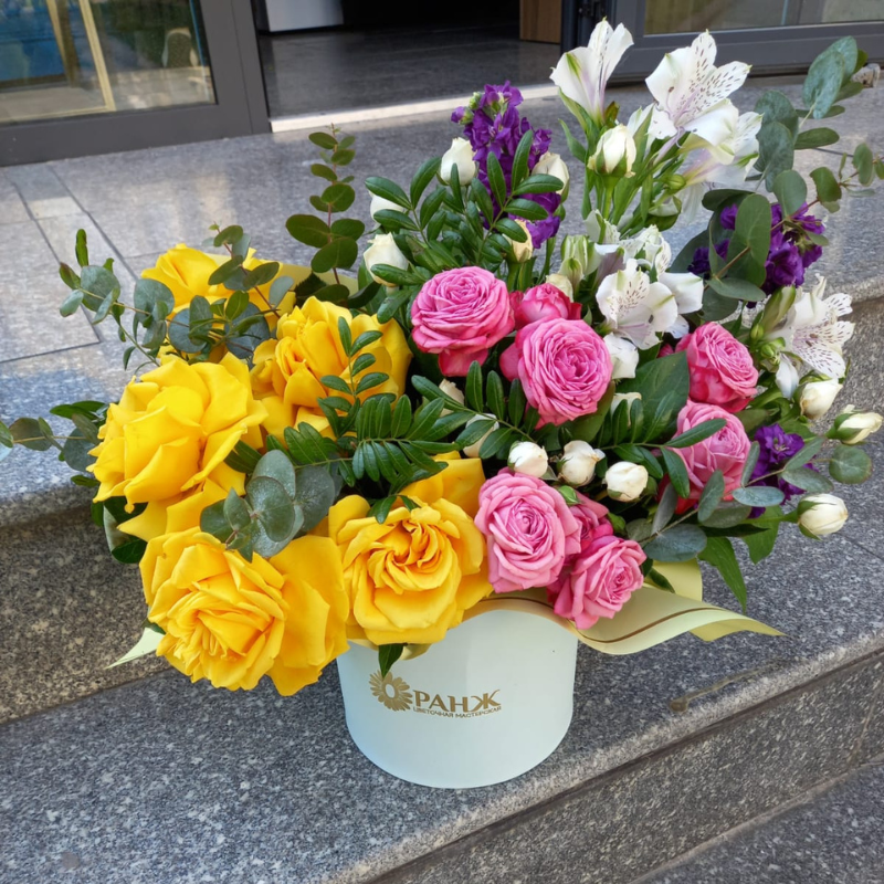 Летняя коробка цветов с доставкой по Алматы