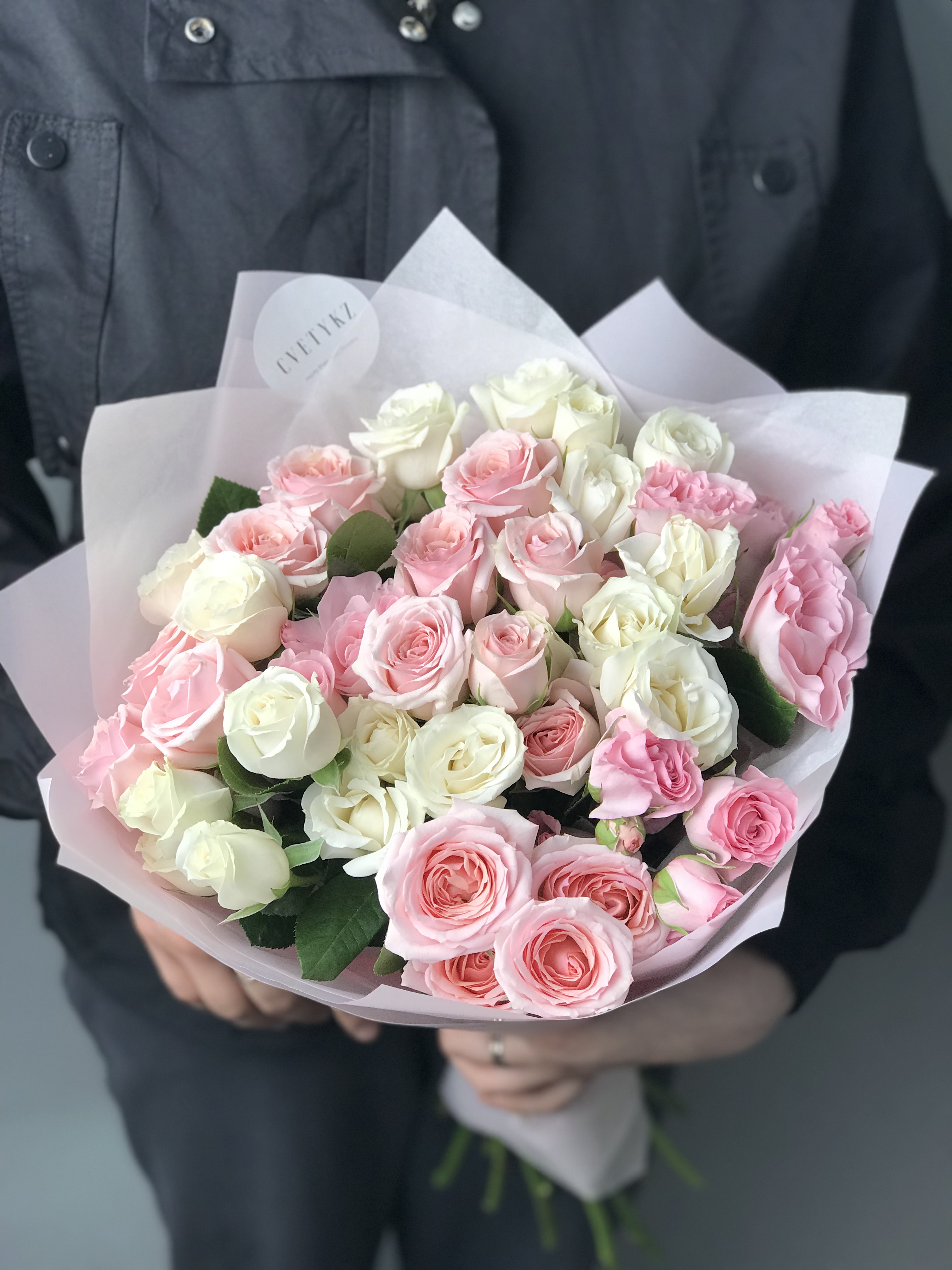 Bouquet of Spray roses 15 pieces flowers delivered to Astana