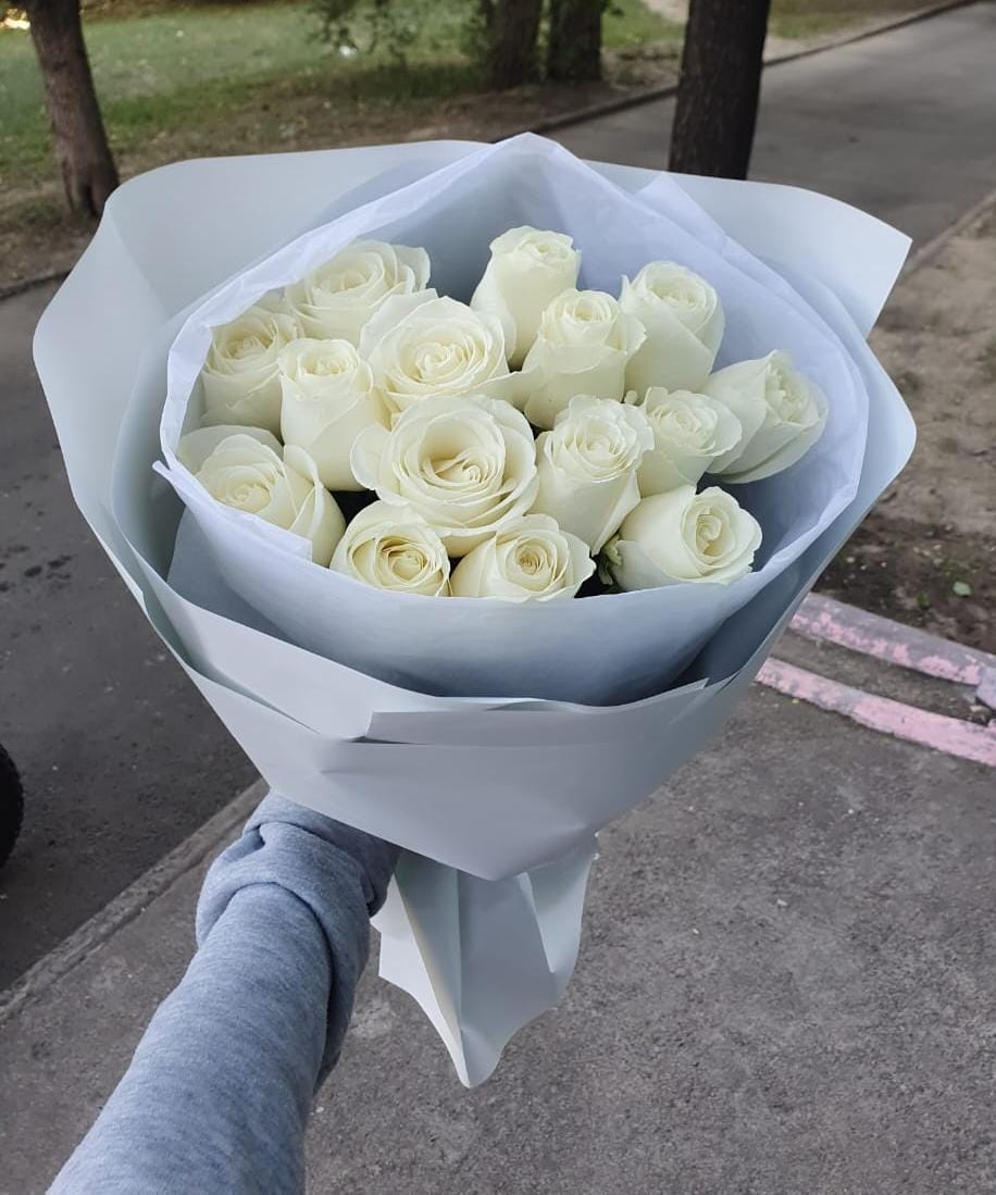 Bouquet of 15 white roses flowers delivered to Aktau