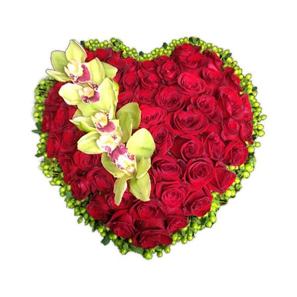 Букет с розами и орхидеями "Сердечко"