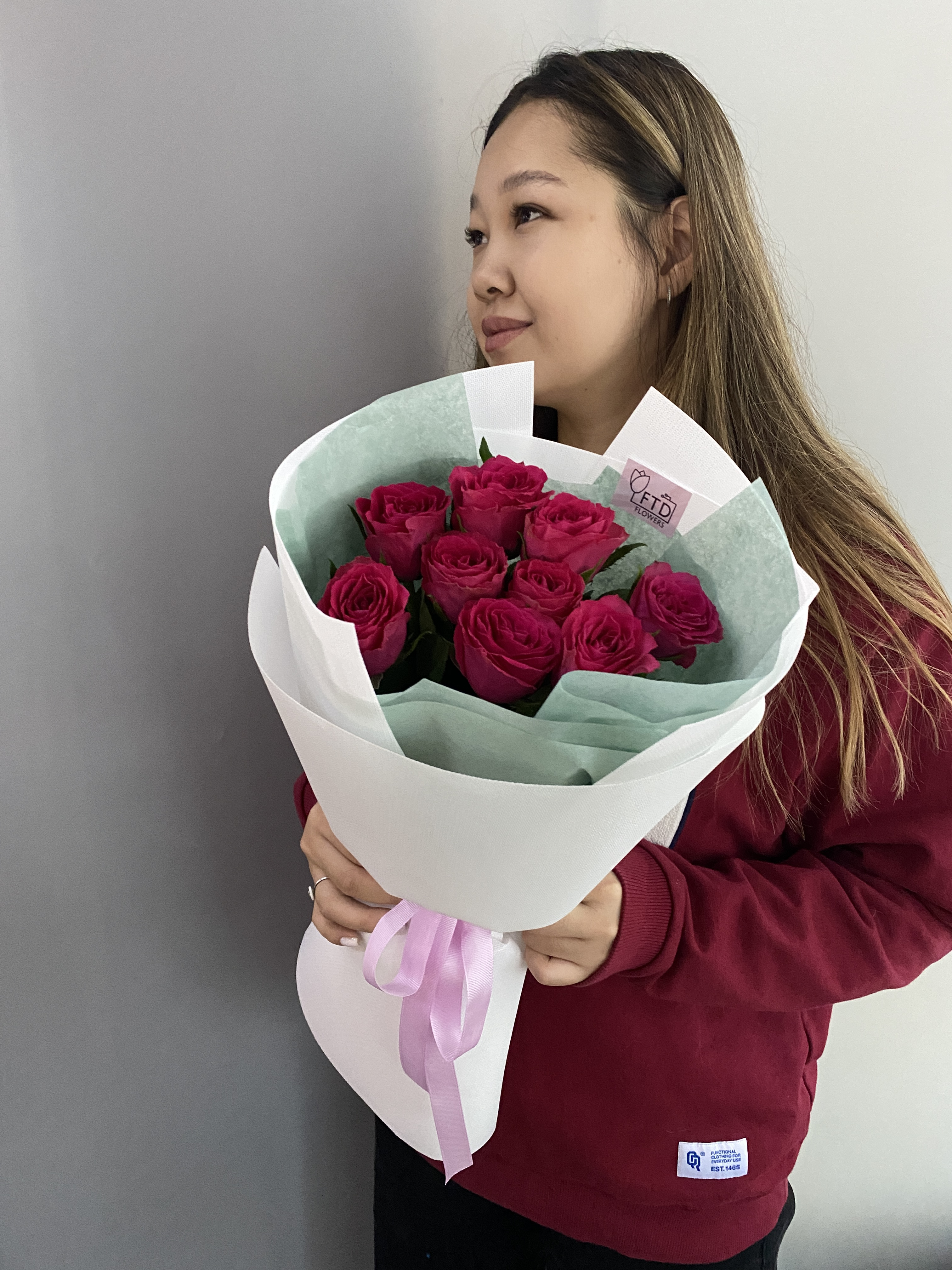 Bouquet of 9 crimson roses 40-50cm flowers delivered to Astana