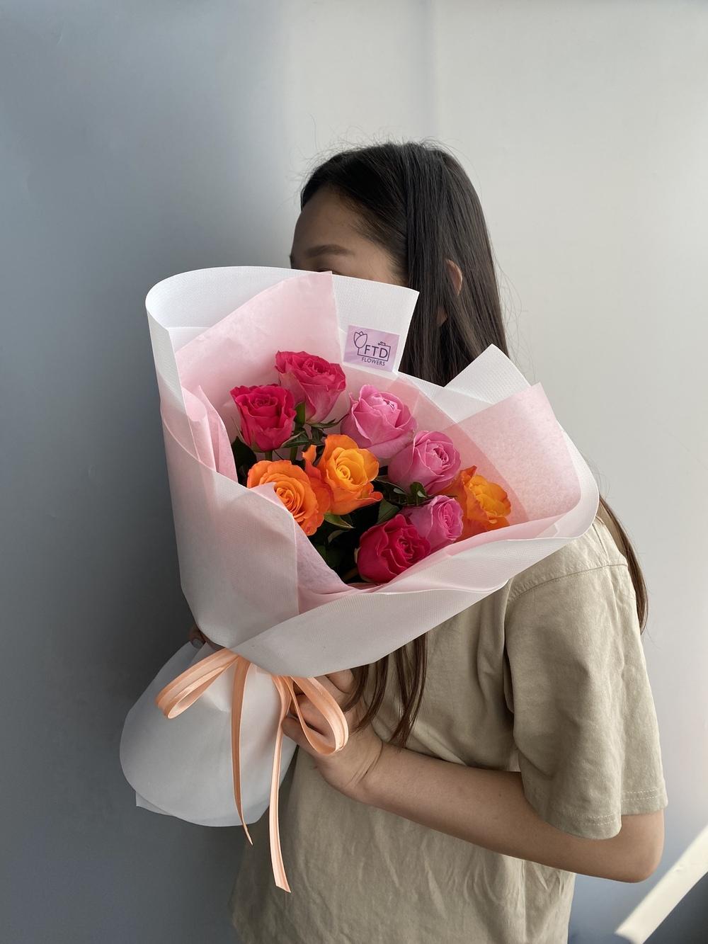 Bouquet of 9 roses mix 40-50cm flowers delivered to Astana