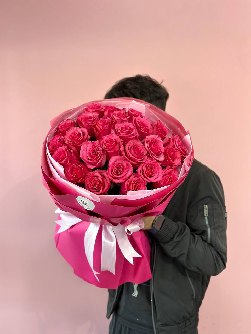 Bouquet of Monobouquet of 25 roses flowers delivered to Shymkent
