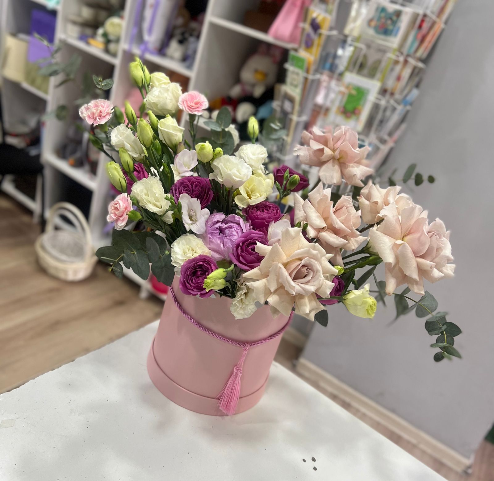 Bouquet of luxury compliment flowers delivered to Almaty