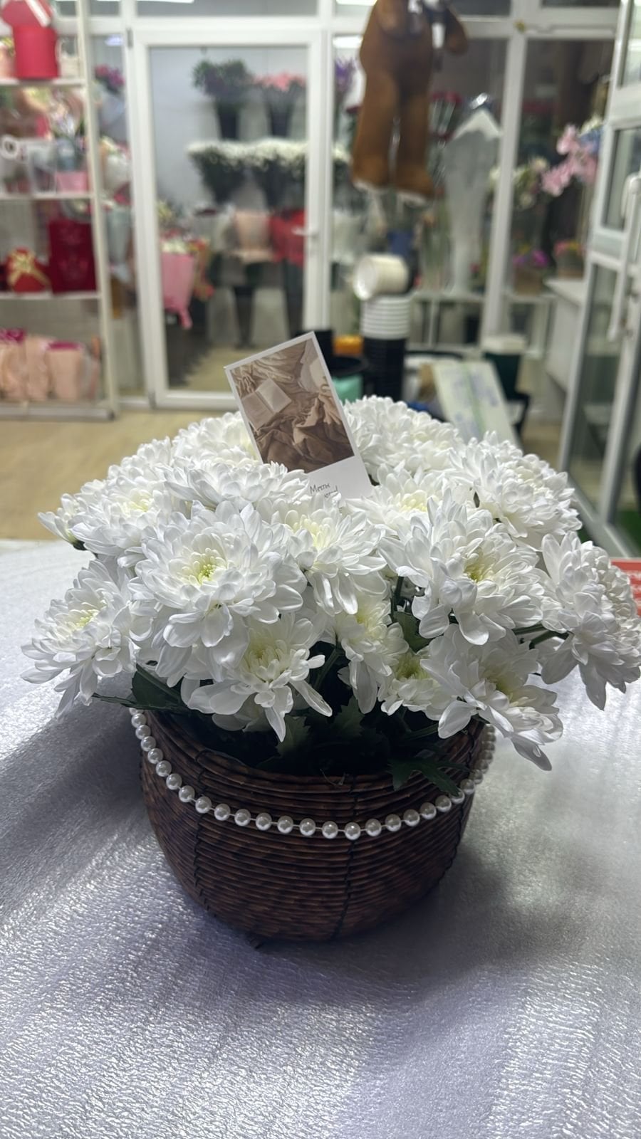 Белоснежное очарование в корзине с доставкой по Астане