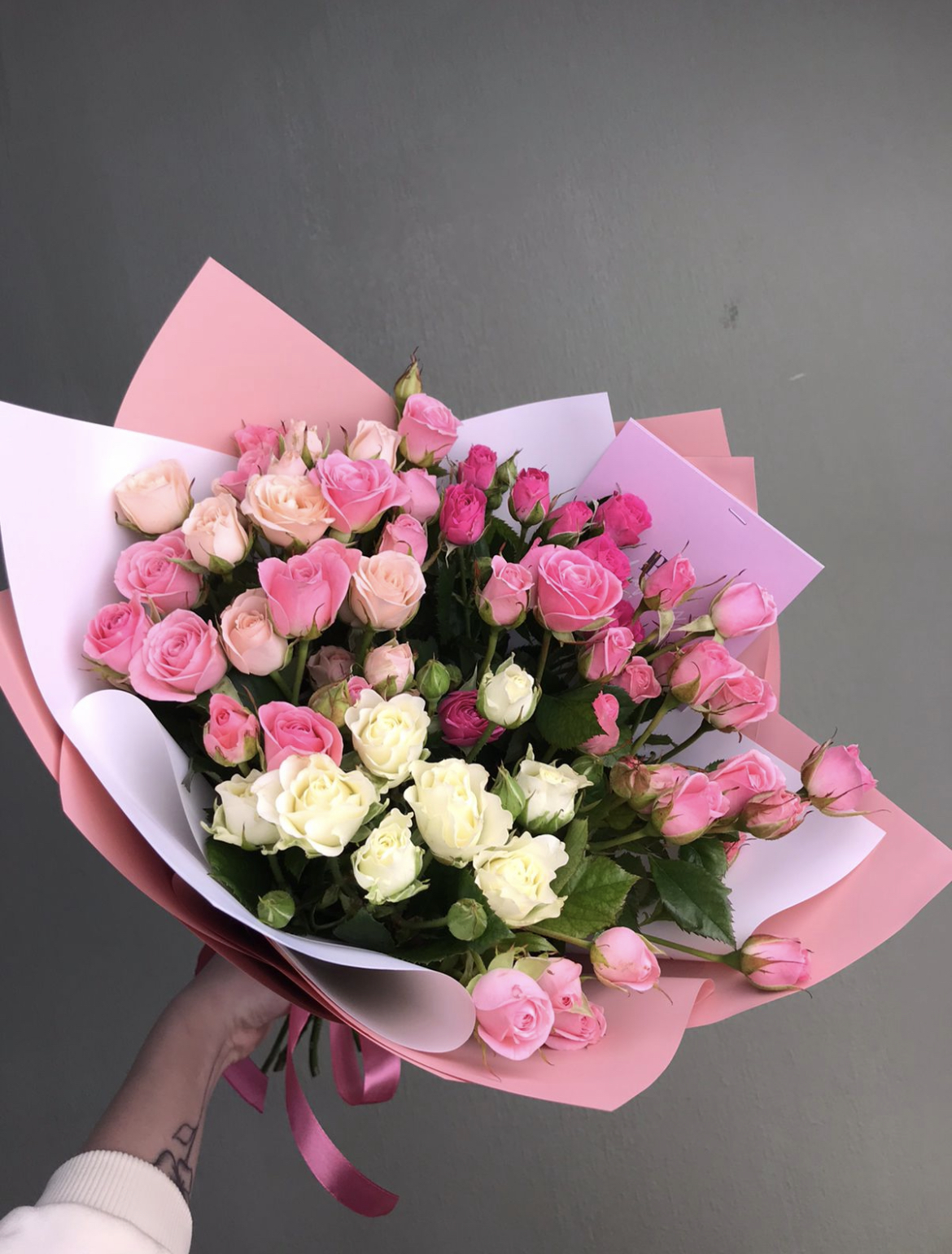 Bouquet of Bush rose flowers delivered to Kostanay.