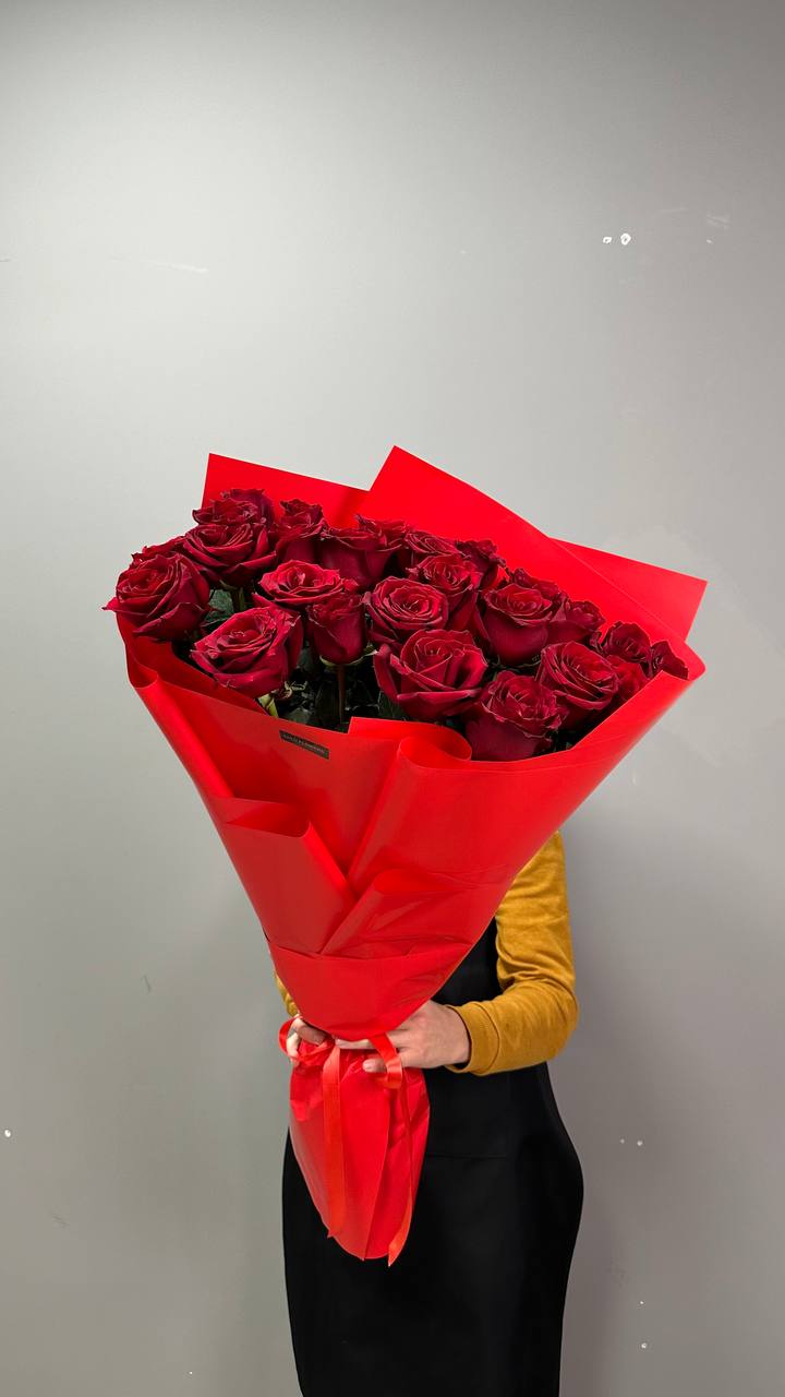 Букет метровых роз с доставкой по Астане