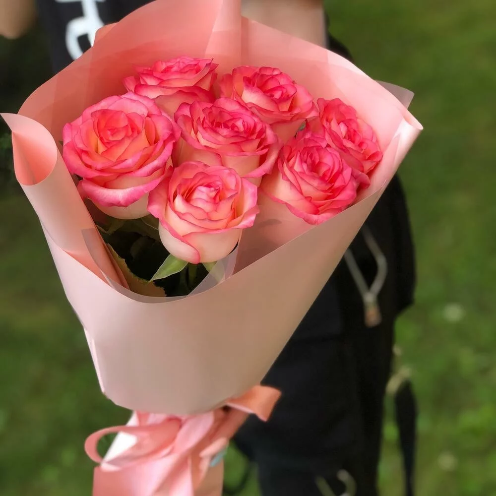 7 нежных роз  с доставкой по Алматы