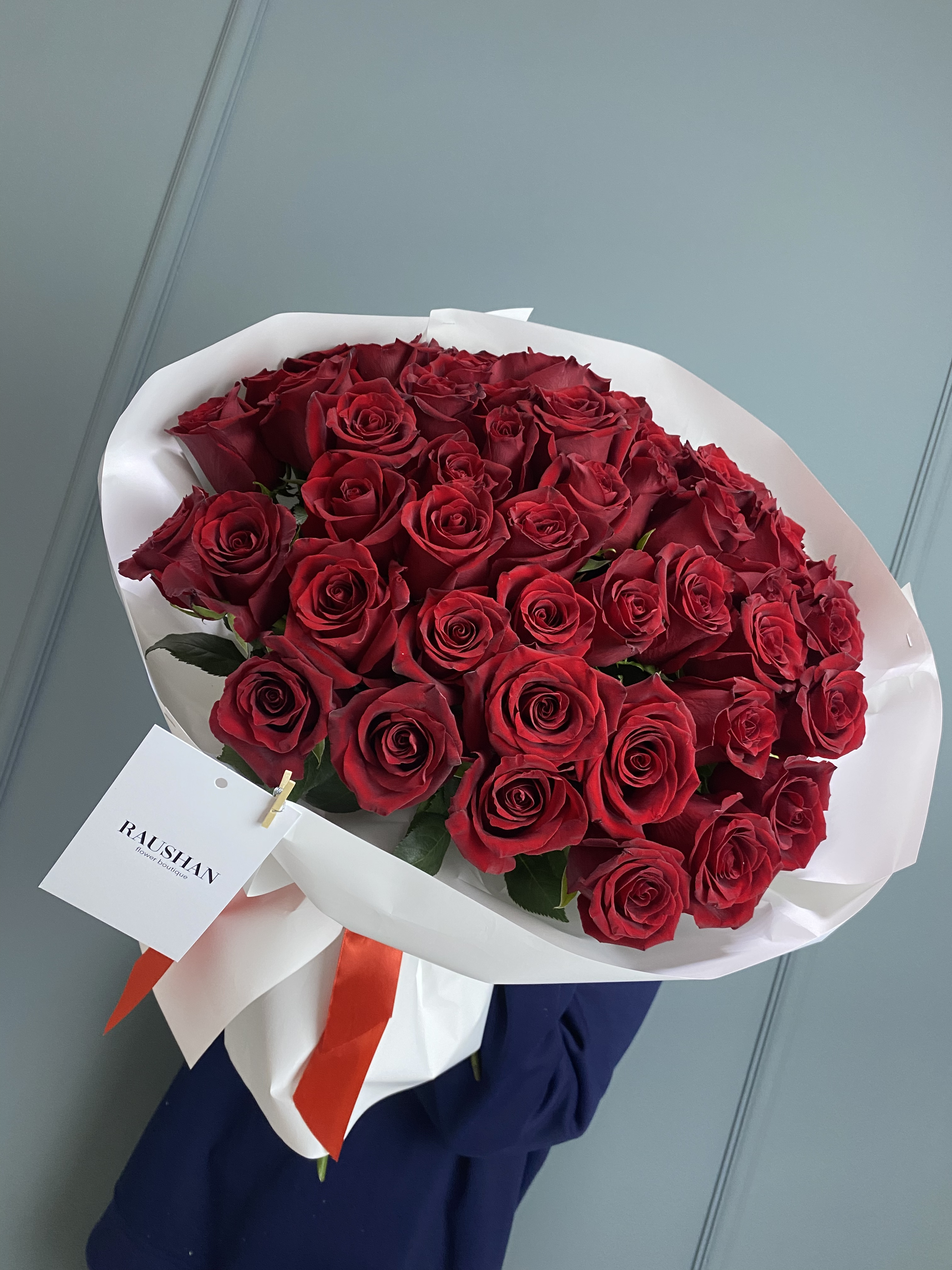 Моно букет из 51 красных роз  с доставкой по Астане