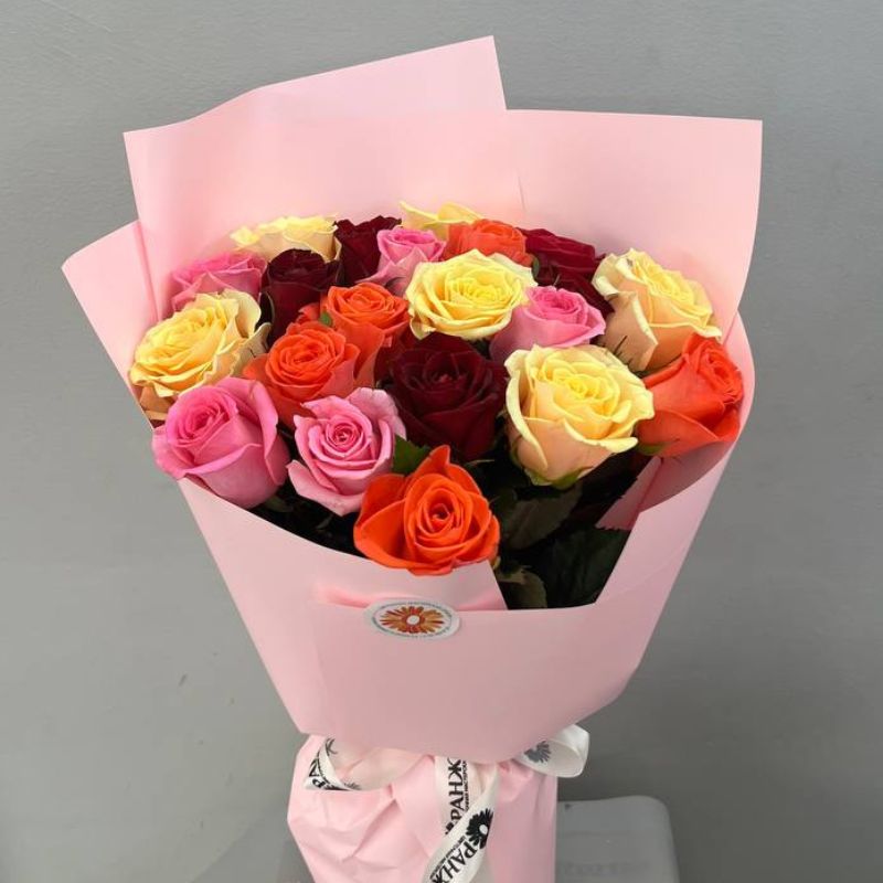Миксбукет из 15 роз с доставкой по Алматы