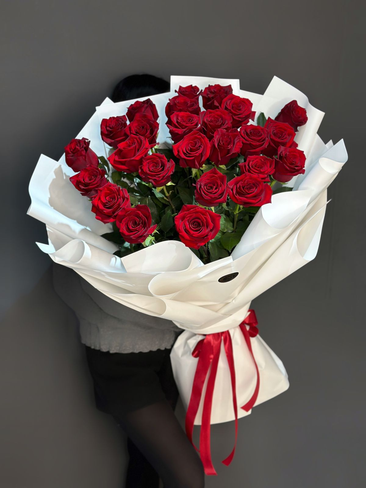 Bouquet of 25 Dutch roses flowers delivered to Astana
