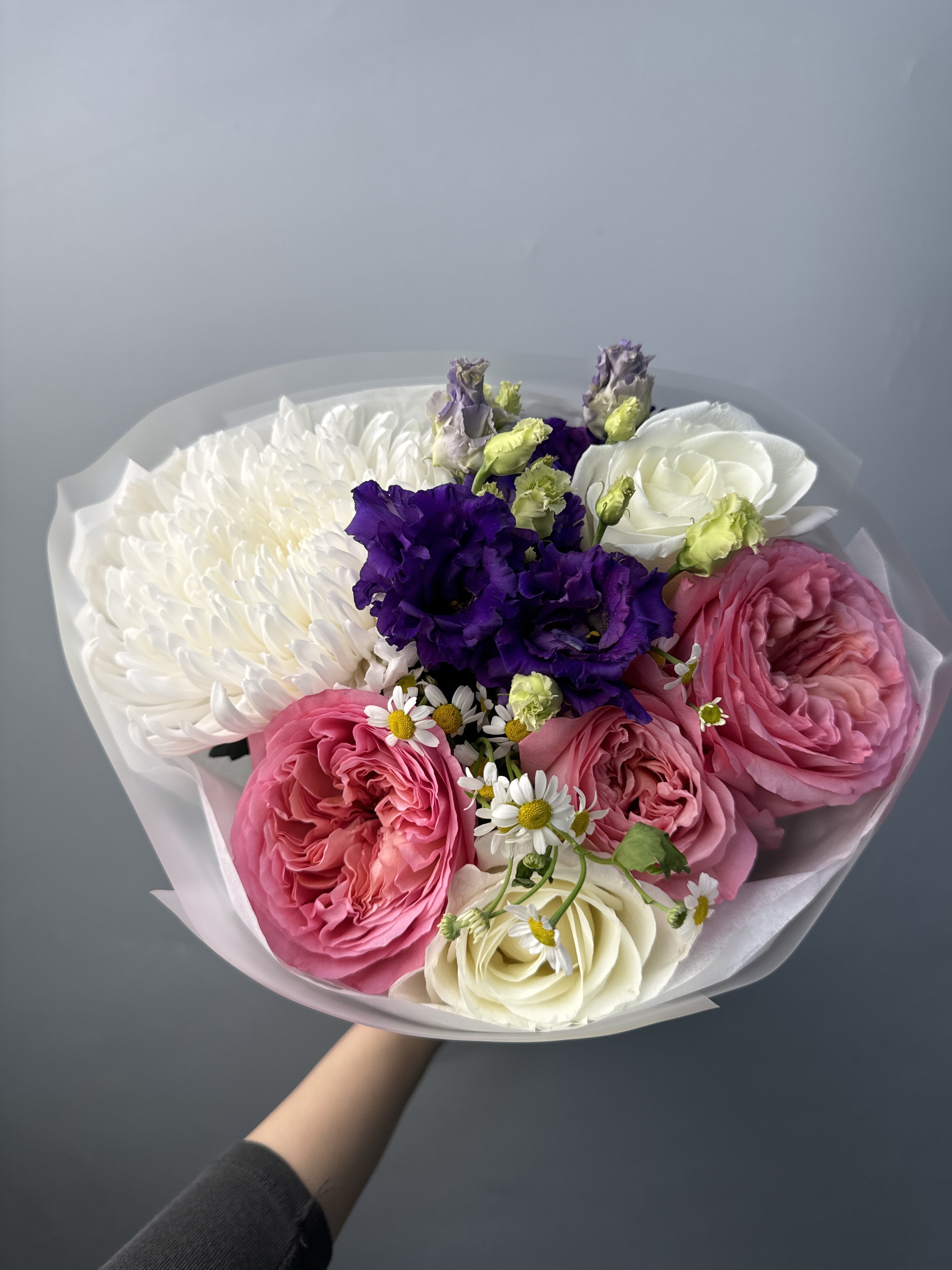 Цветочная палитра с пионовидными розами с доставкой по Астане