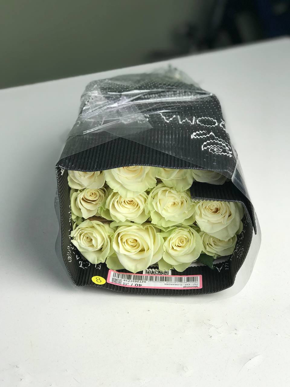 Bouquet of 25 white roses in a pack wholesale flowers delivered to Astana