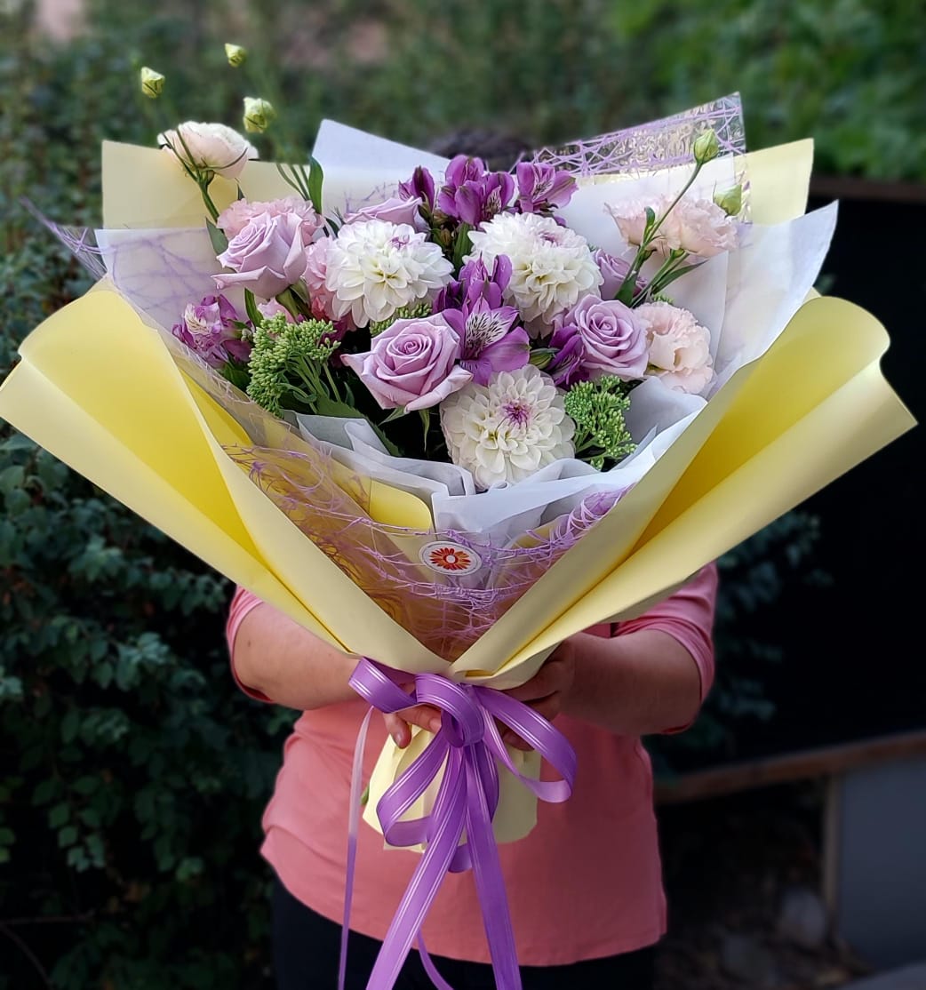 Пурпурные нежности: Фиолетовая симфония цветов с доставкой по Алматы