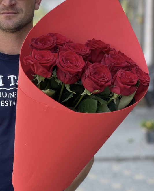 Букет 11 красных роз 