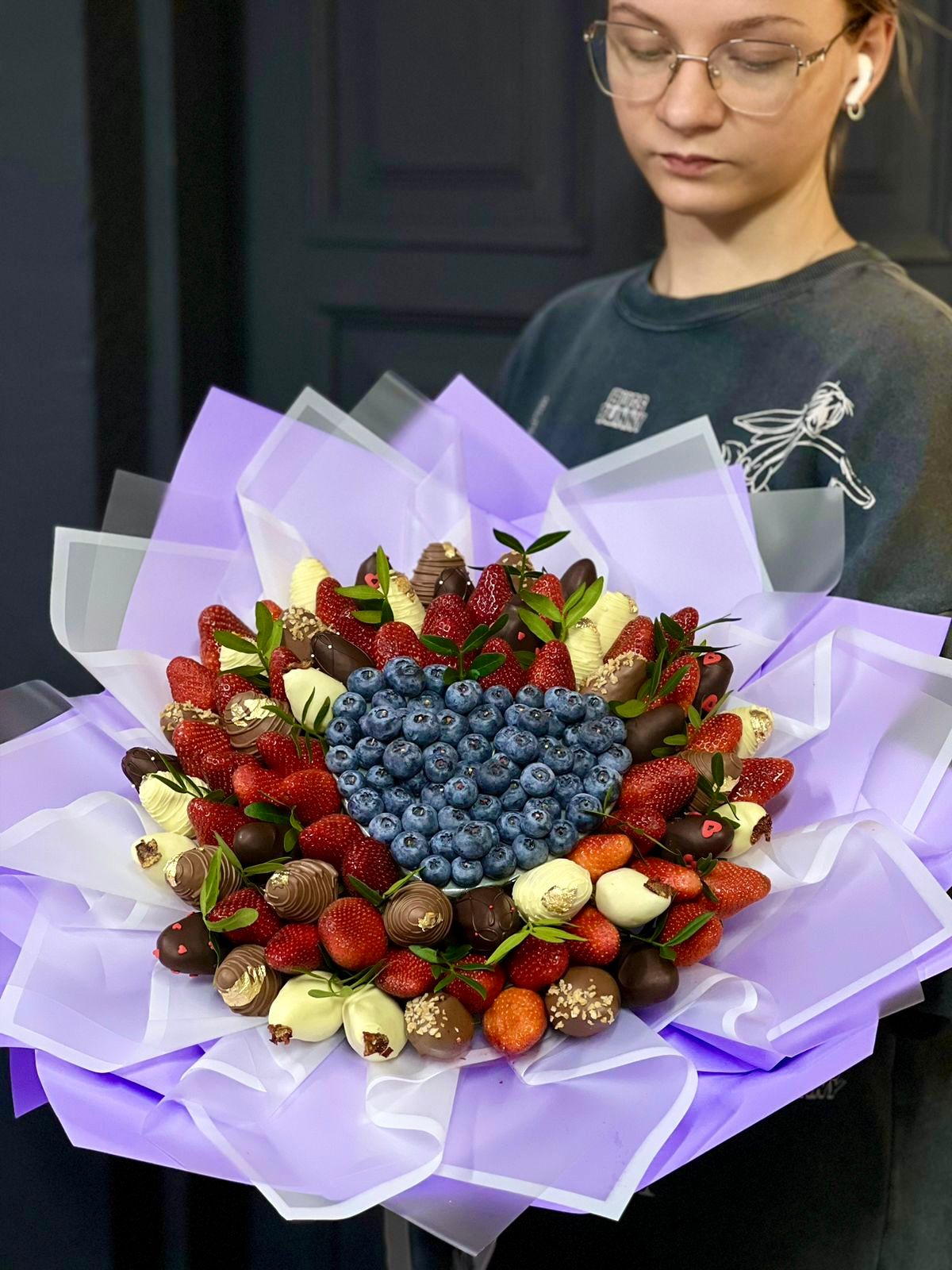 Bouquet of chocolate covered strawberries size L flowers delivered to Astana