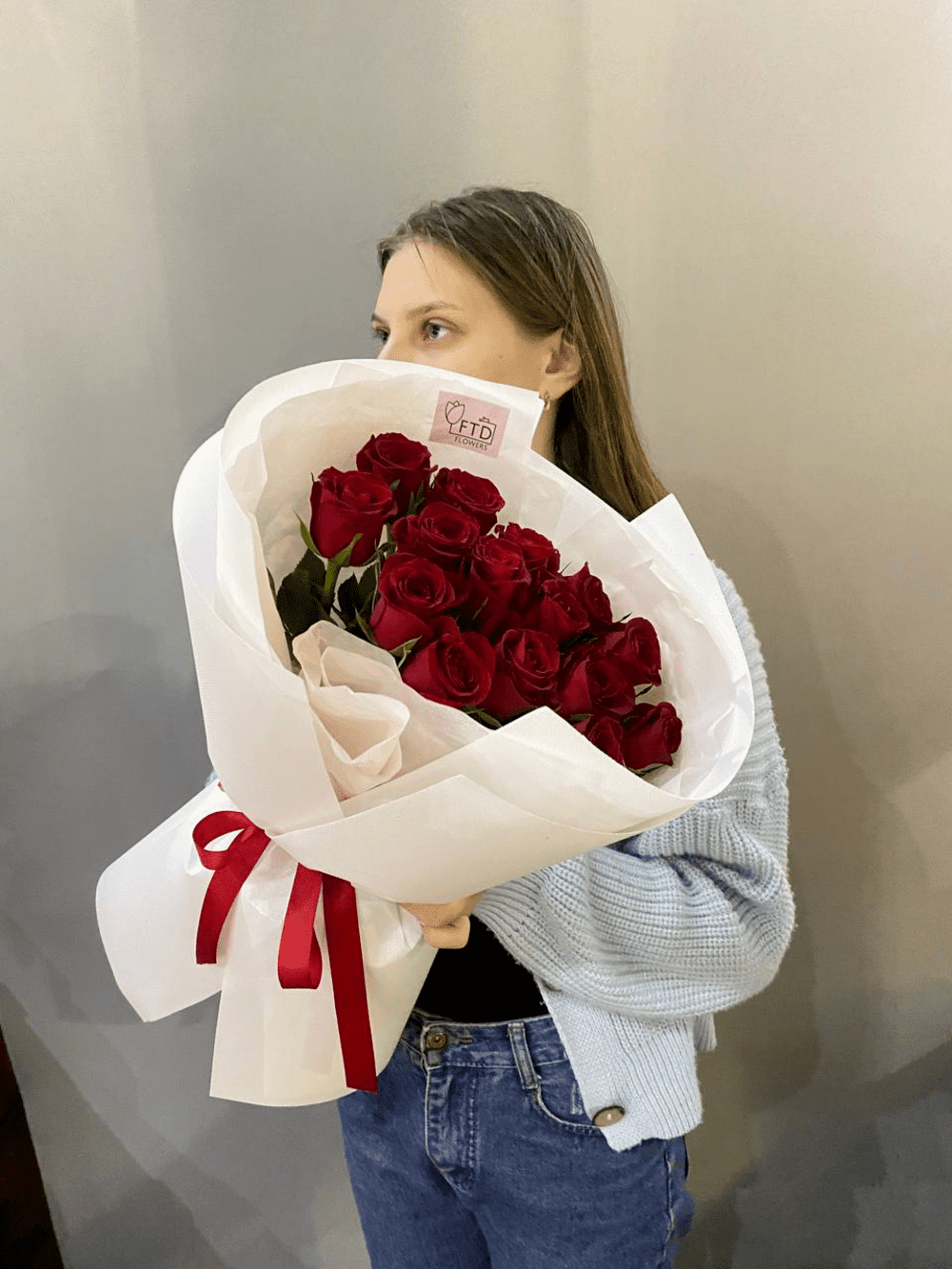 15 красных роз 40-50см с доставкой по Астане