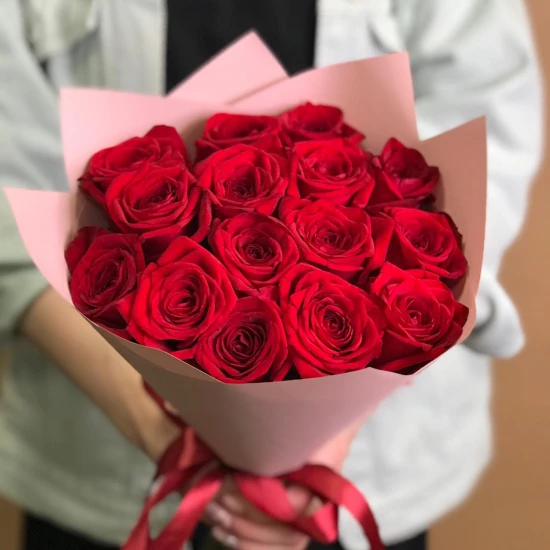 15 red roses