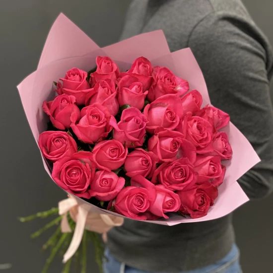 25 розовых роз 