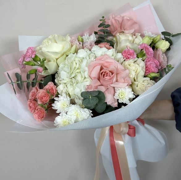 Catherine's bouquet of roses, hydrangeas and carnations