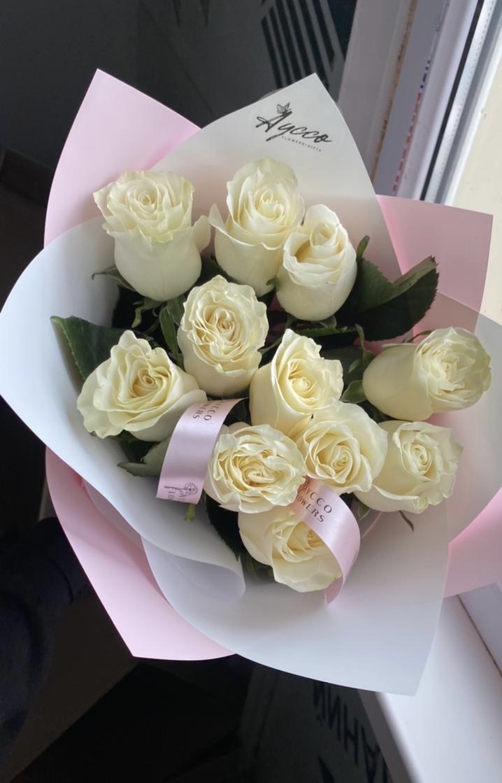 Bouquet of Mono of white roses flowers delivered to Uralsk