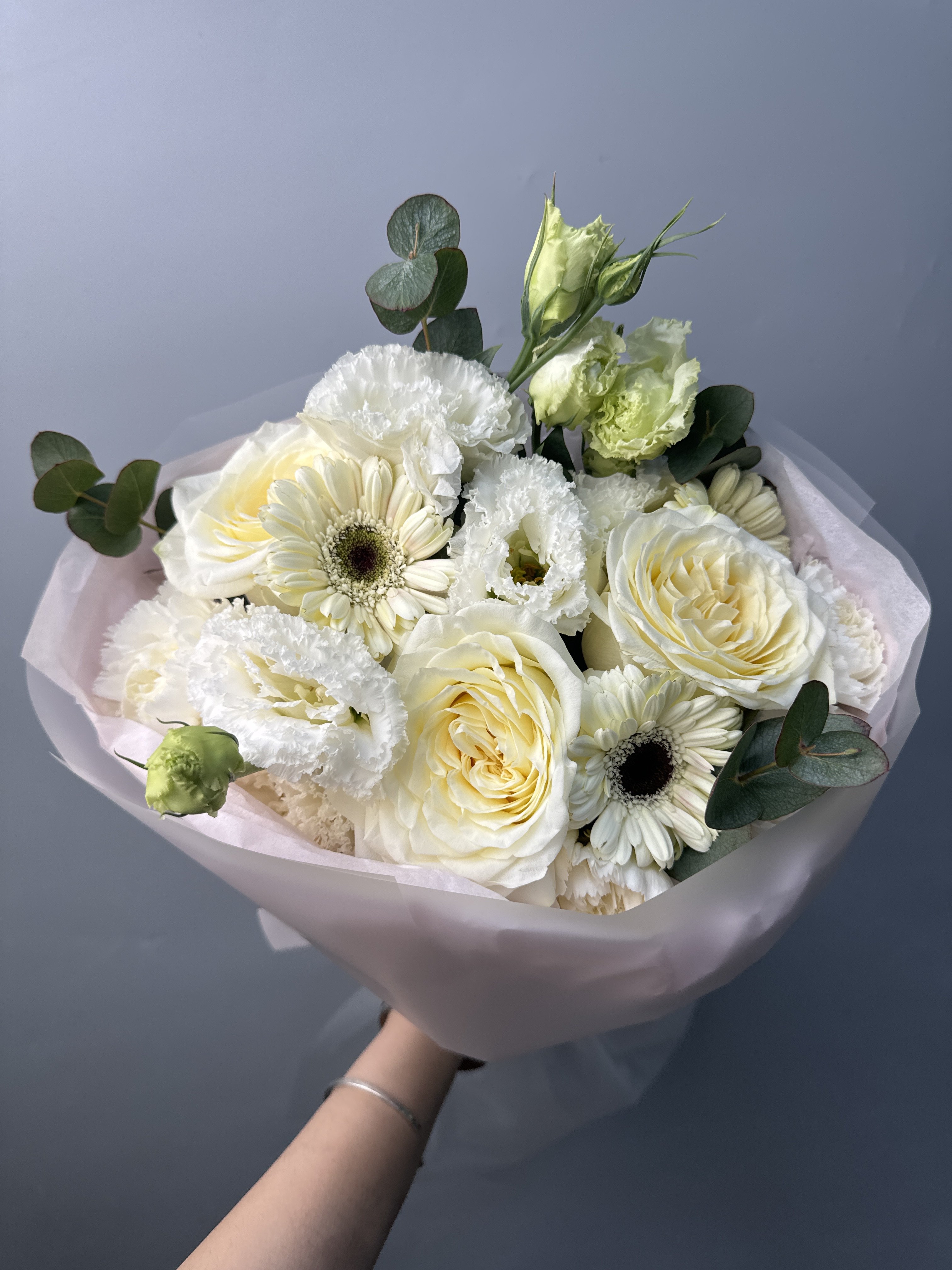 Белоснежная элегантность с доставкой по Астане