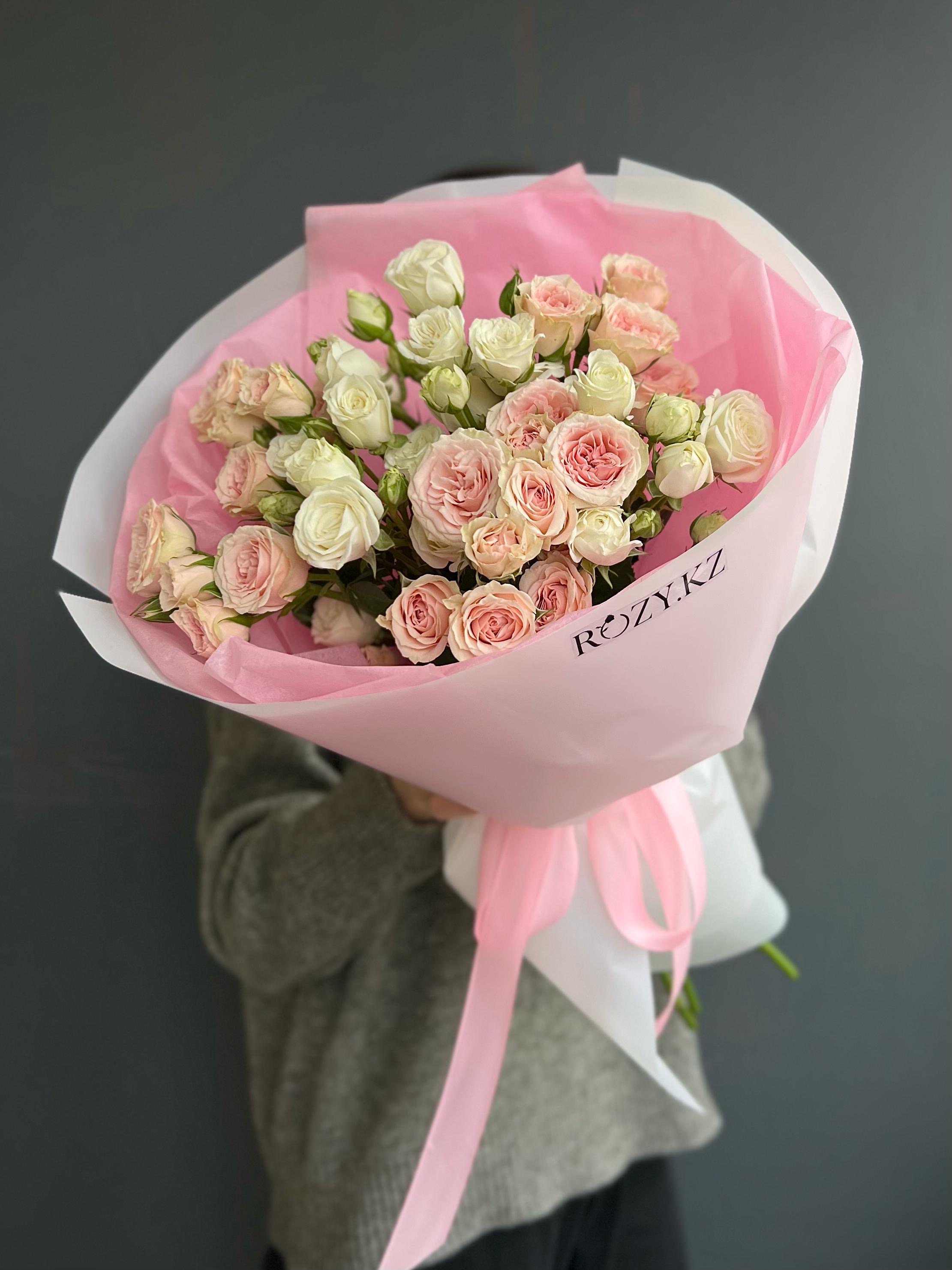 Букет из 11 веток кустовых роз с доставкой по Астане