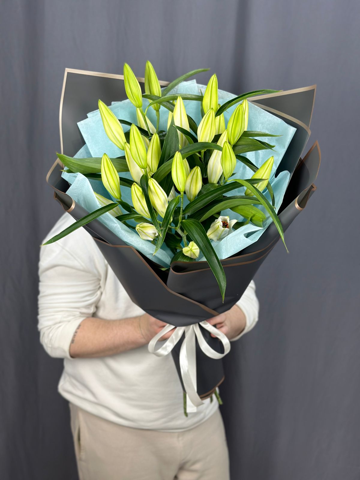 Bouquet of Mono lily flowers delivered to Astana