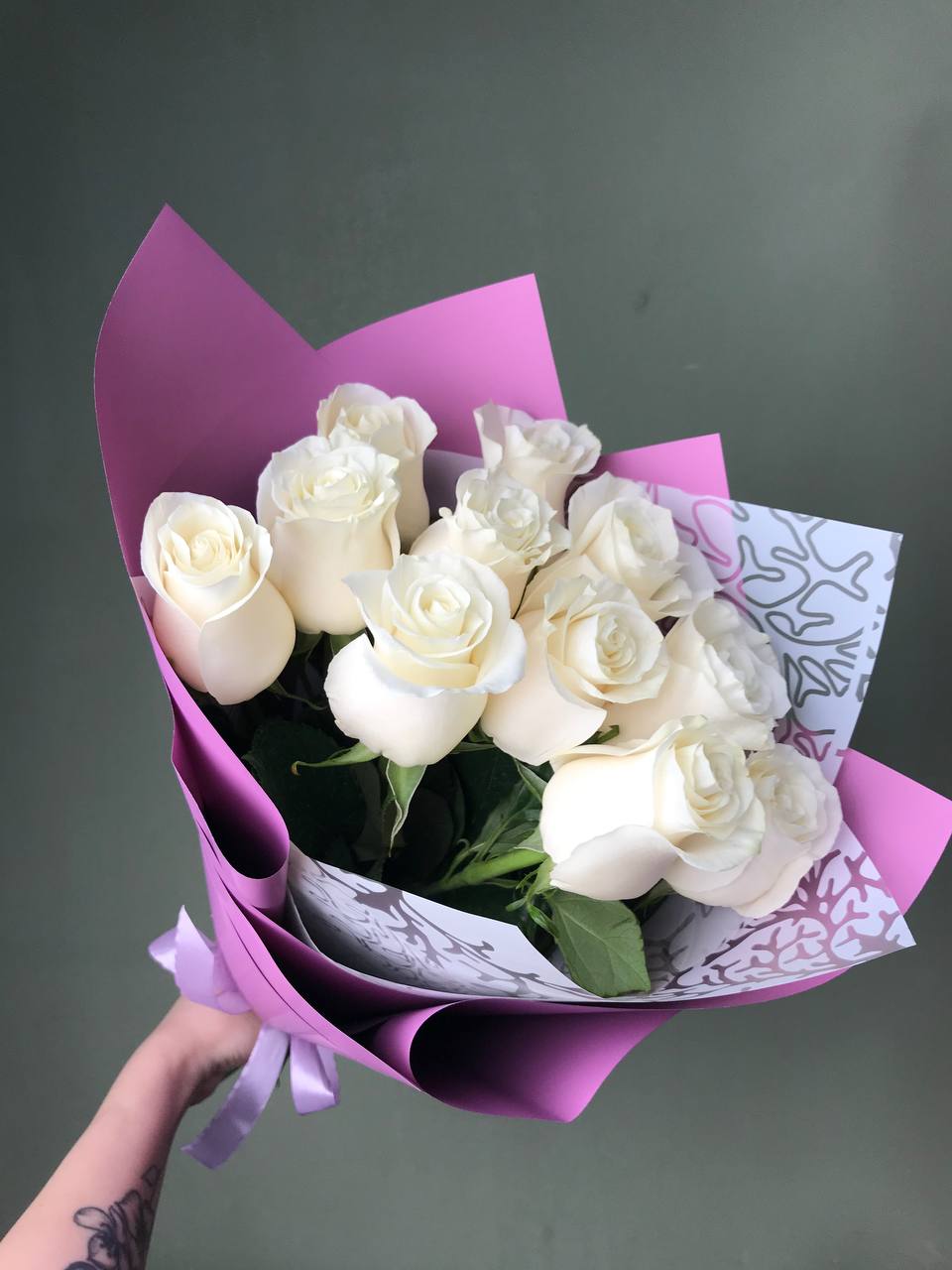 Bouquet of white Dutch roses 11 pcs