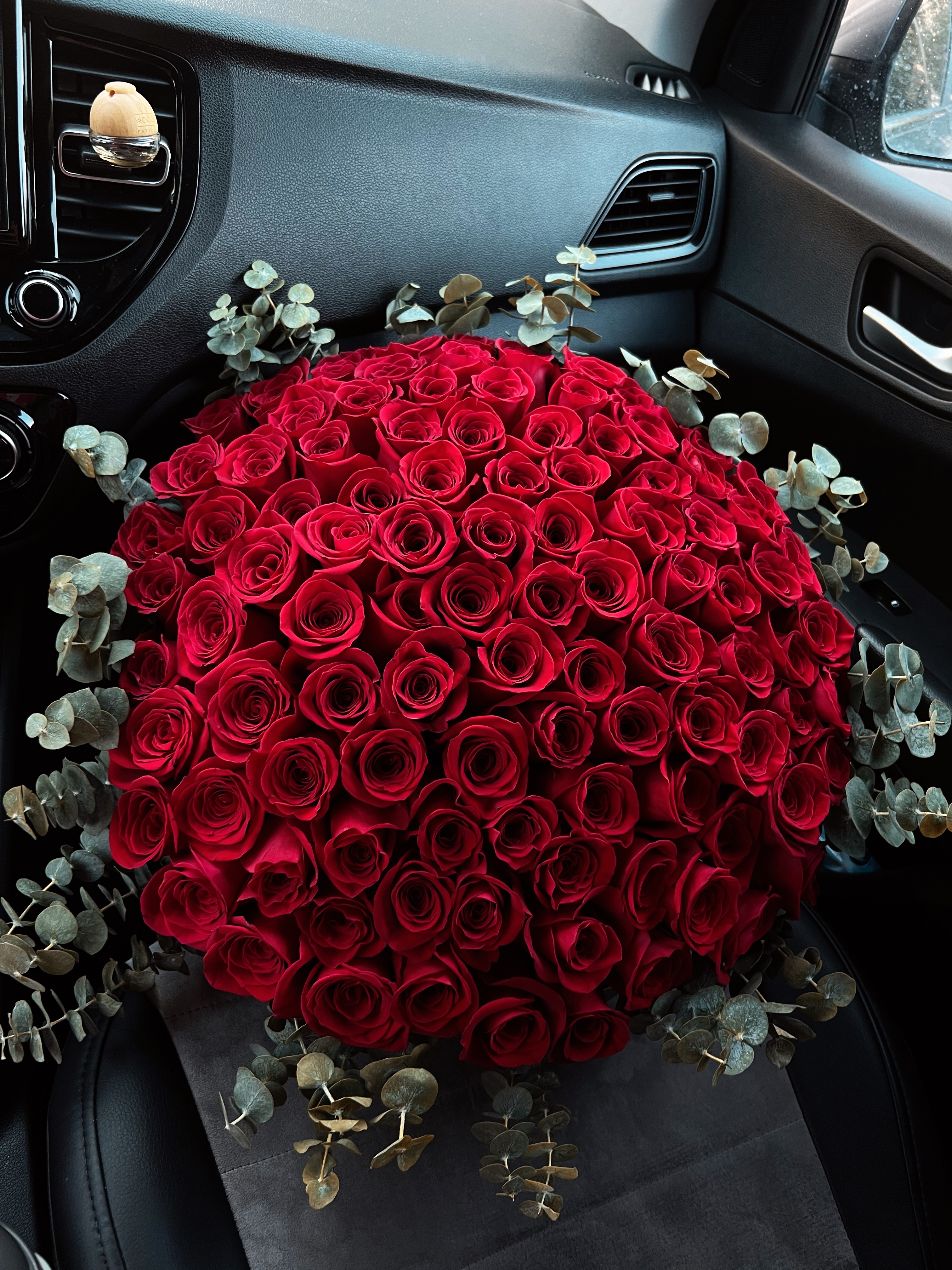 Bouquet of 101 rose flowers delivered to Astana