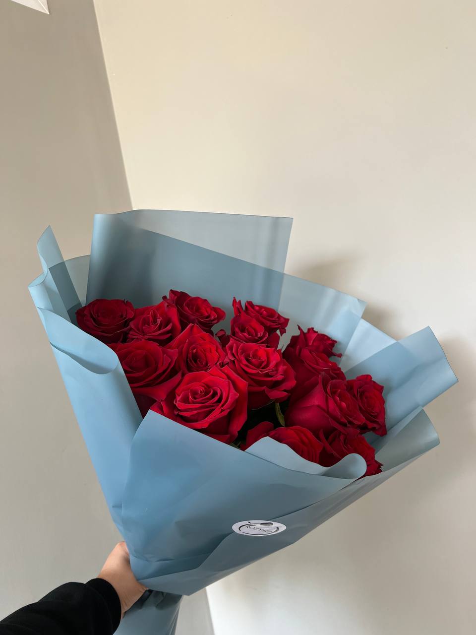 Bouquet of 15 roses 60 cm flowers delivered to Pavlodar