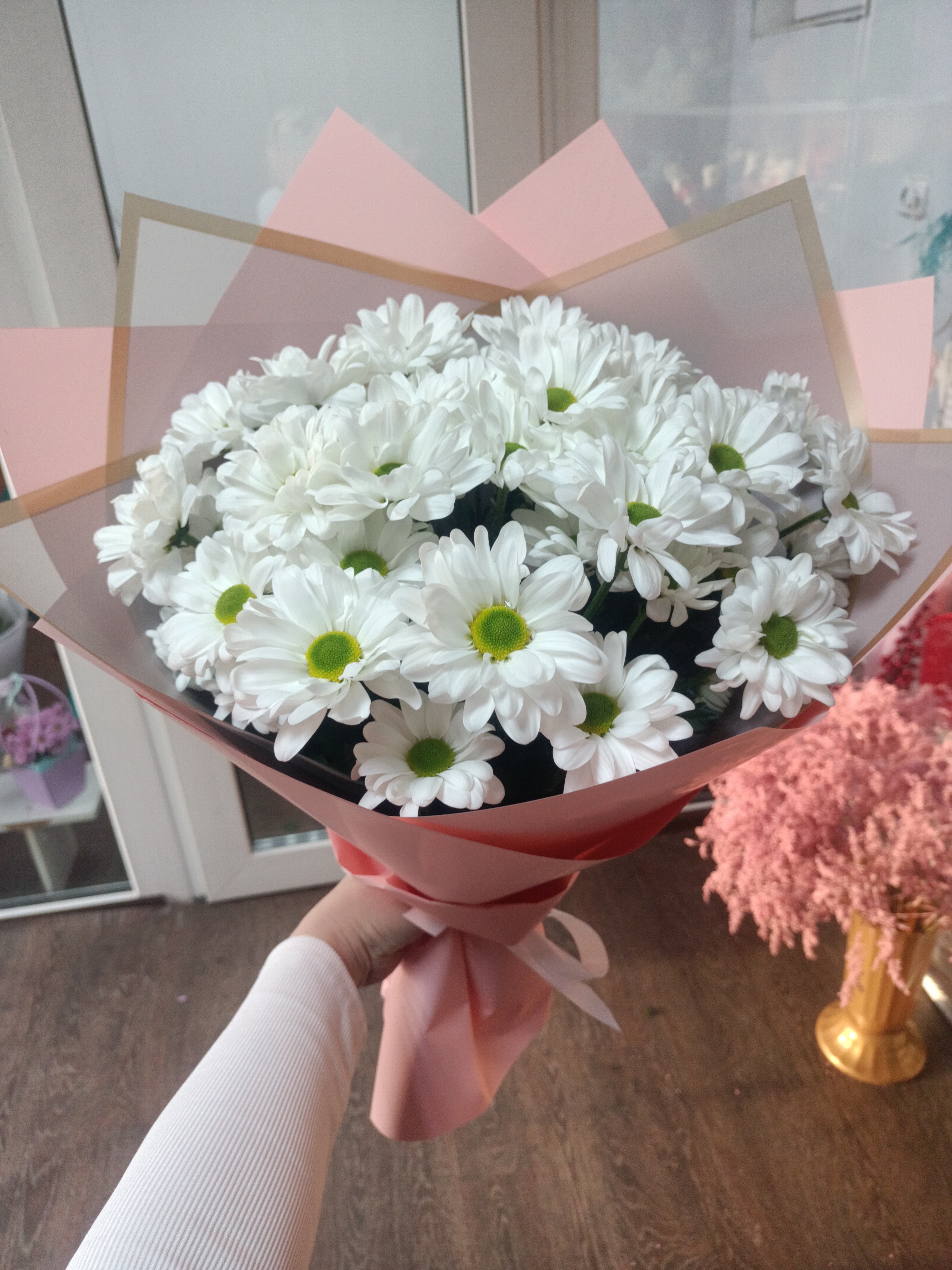 Bouquet of Chamomiles flowers delivered to Kostanay.